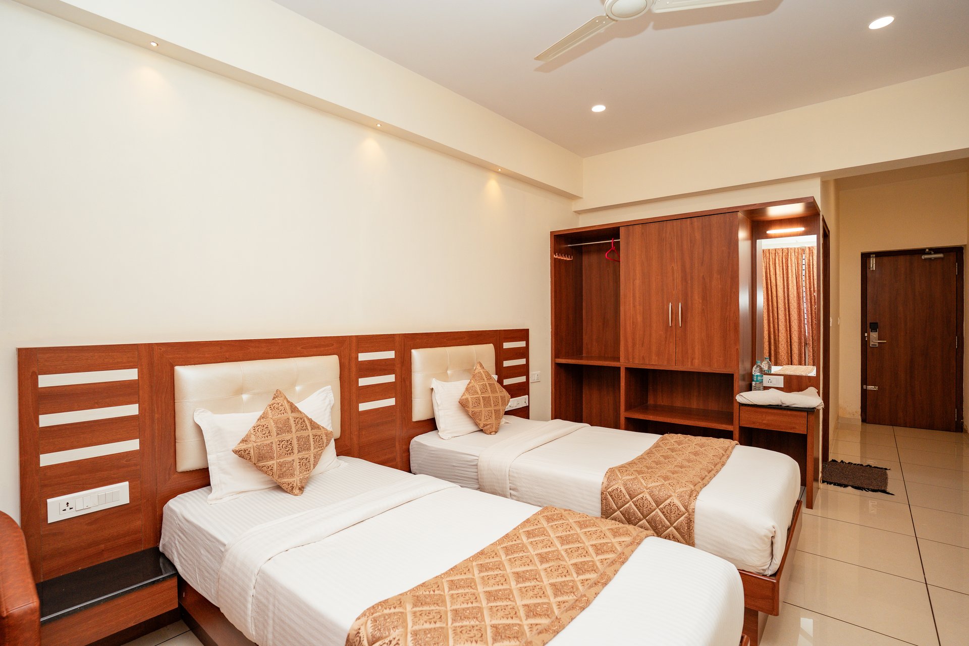 Premium Twin Bedroom